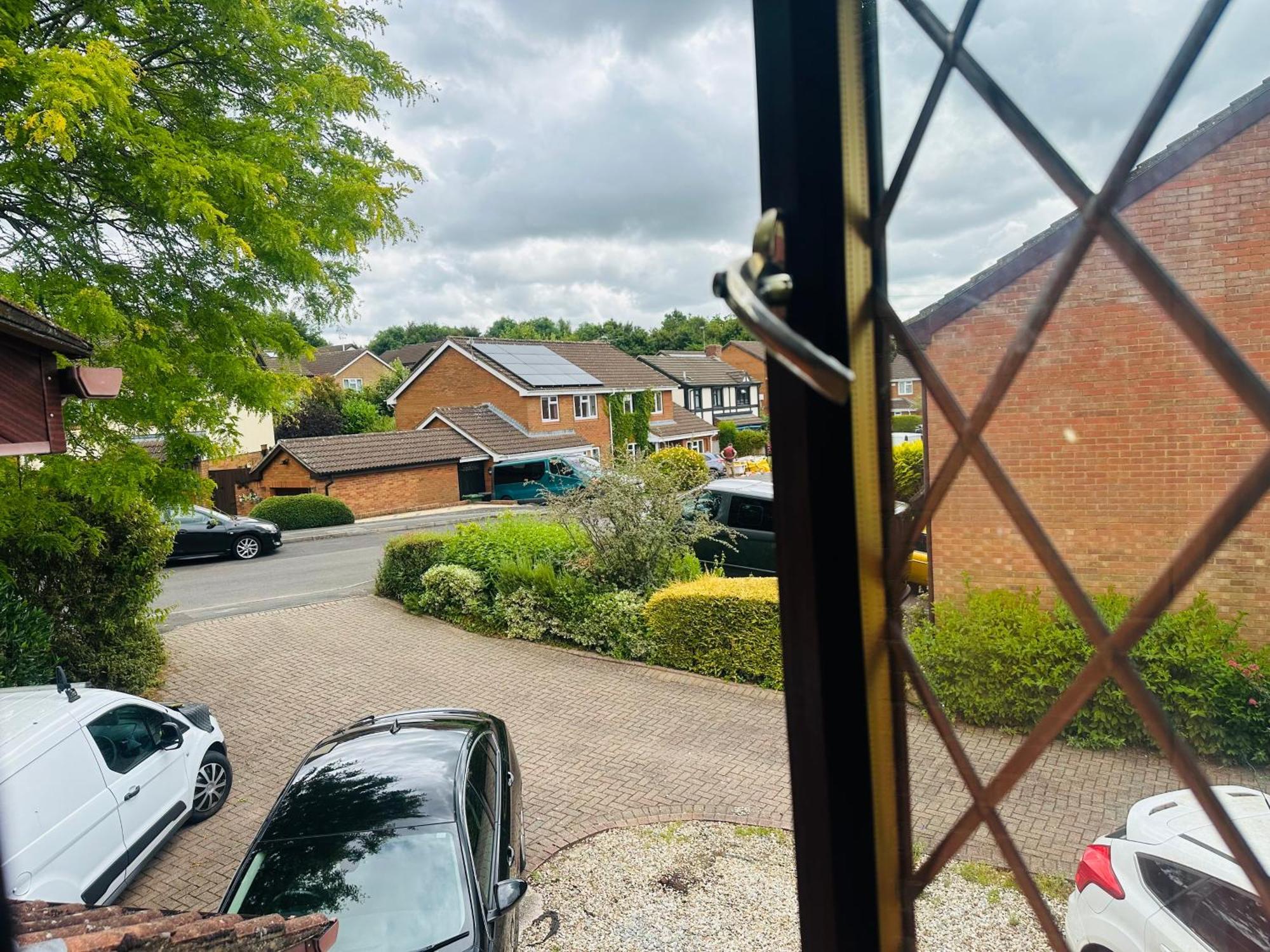 Home Away From Home Swindon Exterior photo